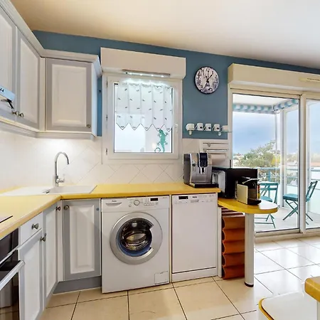 Amazing In With Kitchen Apartment *
