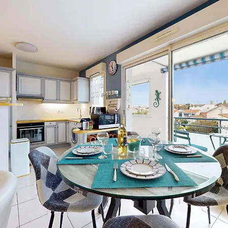 Amazing In With Kitchen